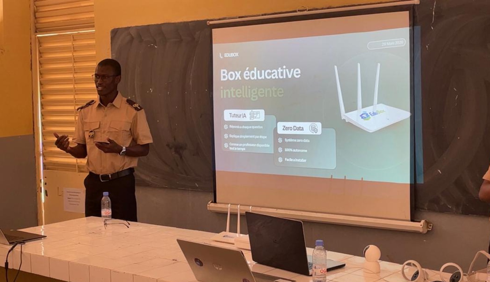 Moment d'apprentissage collectif autour d'EduBox